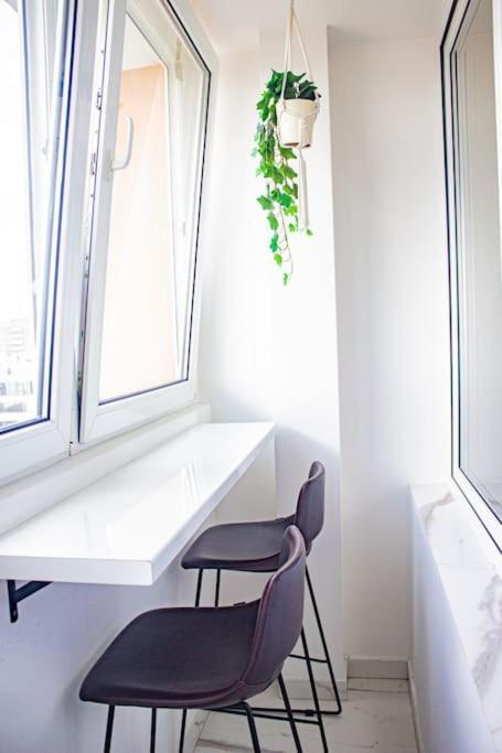 Central Apartment With Balcony And Views, Old Town, Metro Varsovia Exterior foto