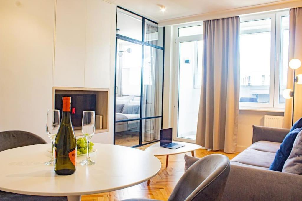 Central Apartment With Balcony And Views, Old Town, Metro Varsovia Exterior foto