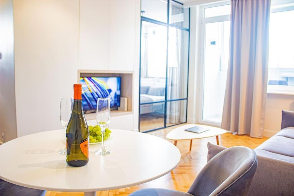Central Apartment With Balcony And Views, Old Town, Metro Varsovia Exterior foto